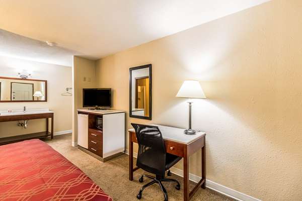  - Econo Lodge Valley City - I-94, Exit 292