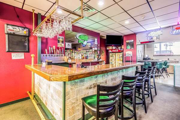 Bar - Econo Lodge Valley City - I-94, Exit 292