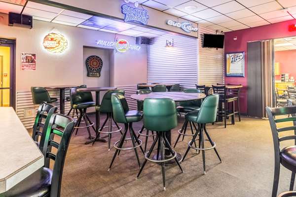 Bar - Econo Lodge Valley City - I-94, Exit 292