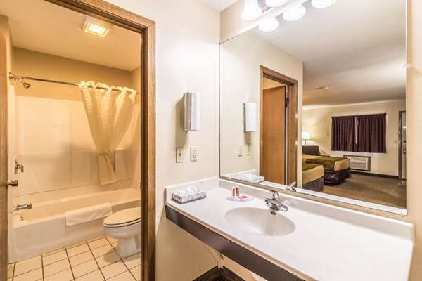  - Econo Lodge Valley City - I-94, Exit 292