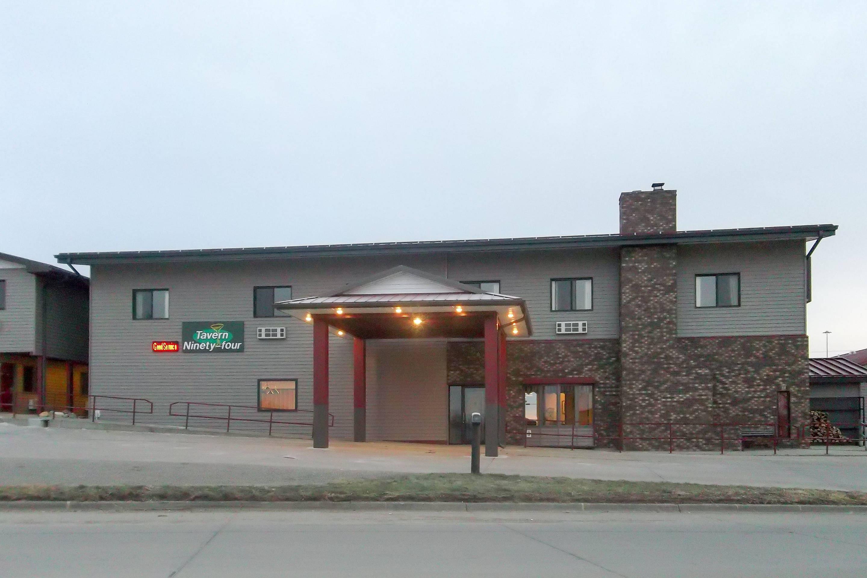 Hotel exterior | Econo Lodge