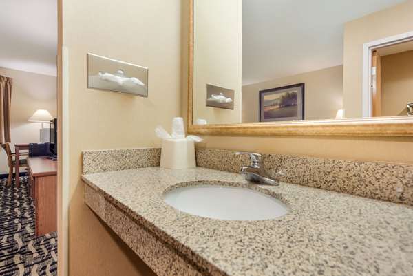  - Rodeway Inn Cozad - I-80, Exit 222