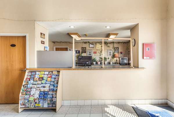  - Rodeway Inn Cozad - I-80, Exit 222