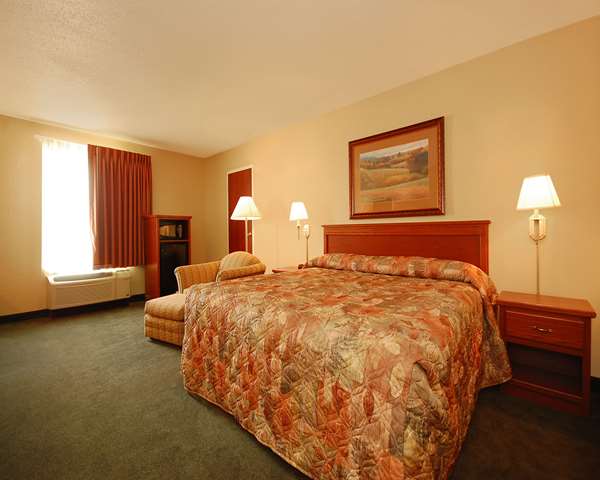  - Econo Lodge Inn & Suites Kearney