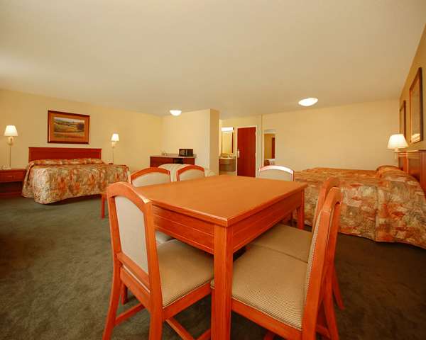 Suite - Econo Lodge Inn & Suites Kearney