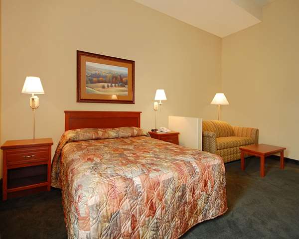 Suite - Econo Lodge Inn & Suites Kearney