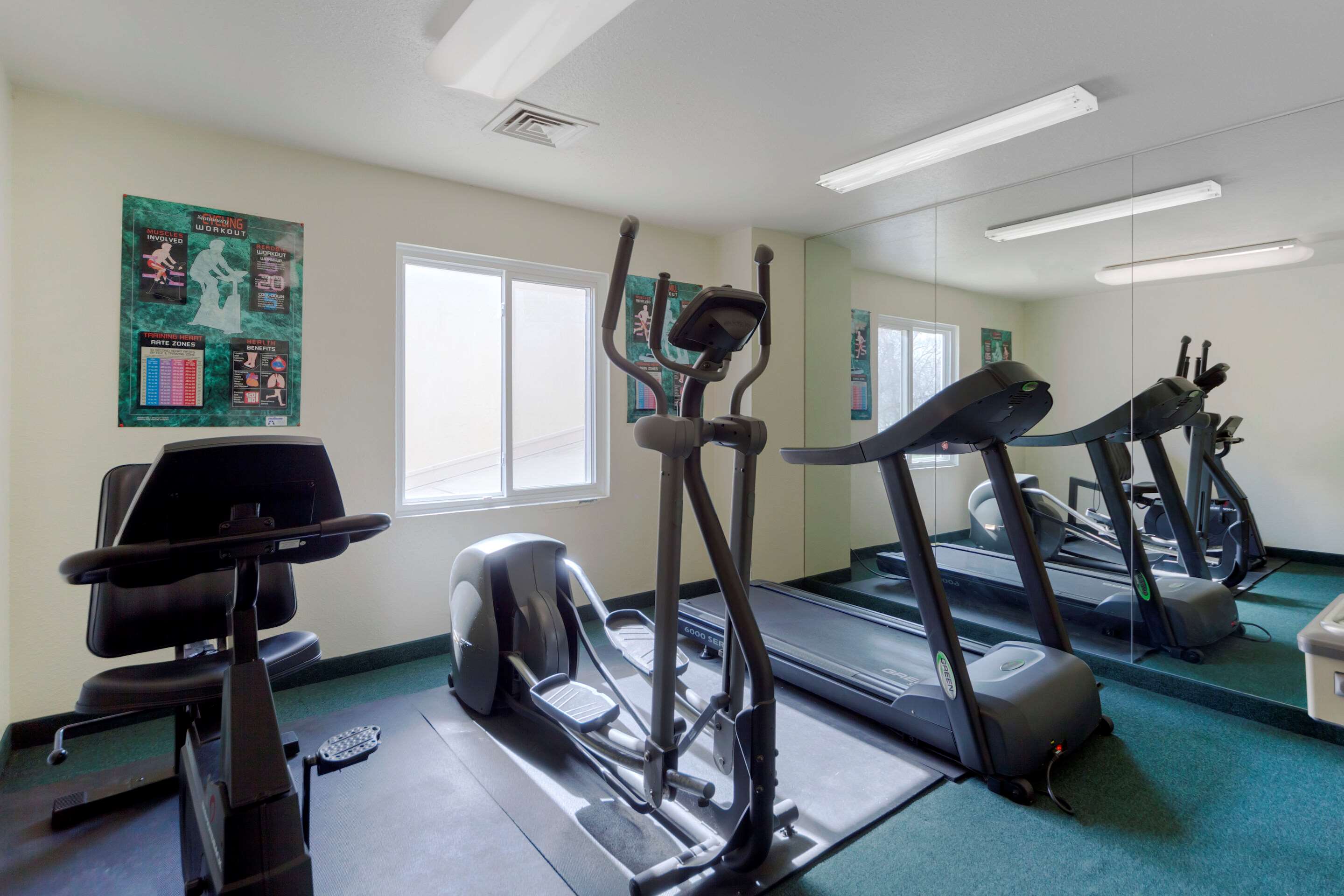 Exercise room | Sleep Inn & Suites Omaha Airport