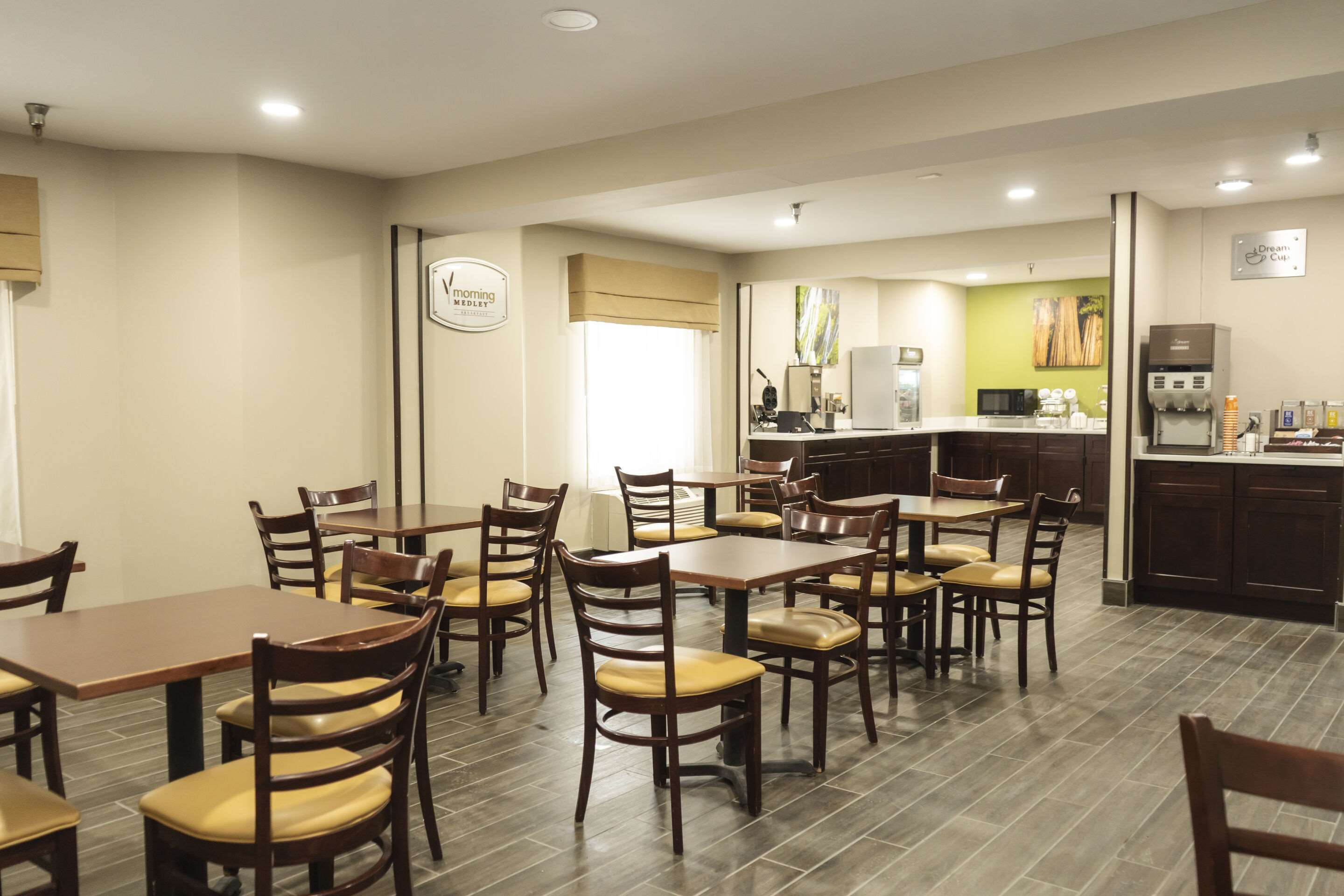 Breakfast area | Sleep Inn & Suites Omaha Airport