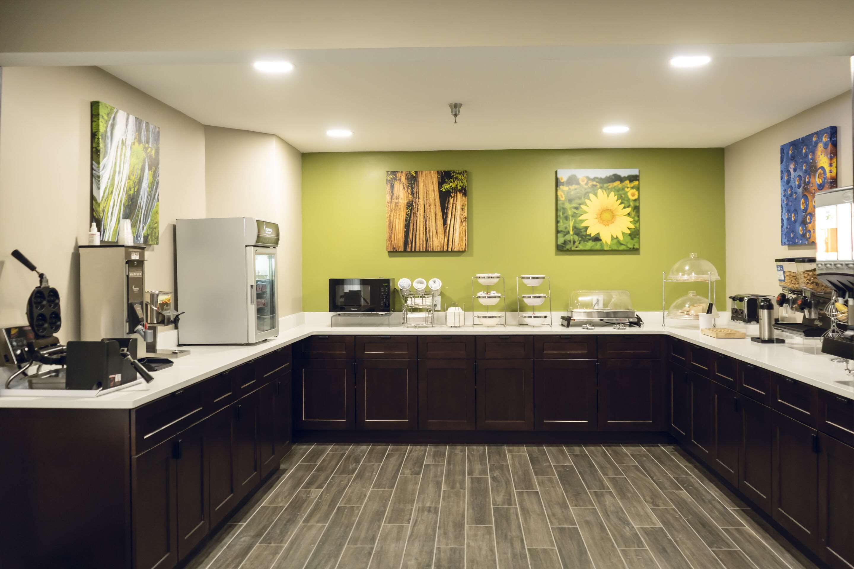 Breakfast area | Sleep Inn & Suites Omaha Airport