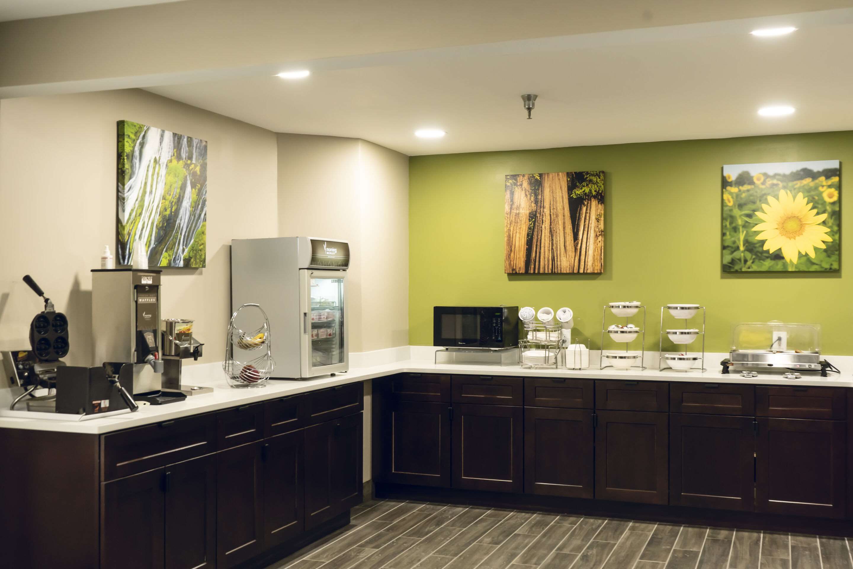 Breakfast area | Sleep Inn & Suites Omaha Airport