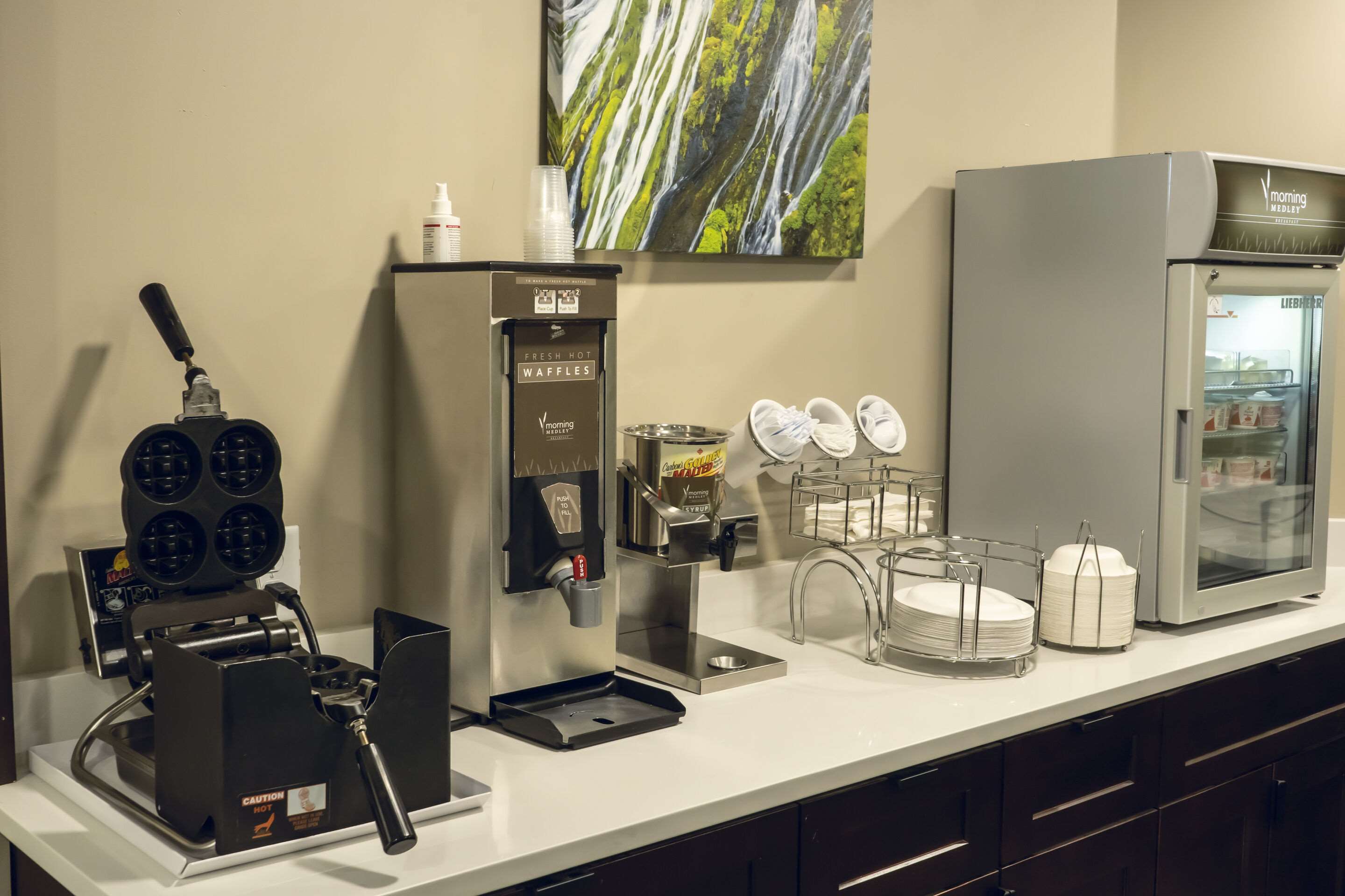 Breakfast area | Sleep Inn & Suites Omaha Airport