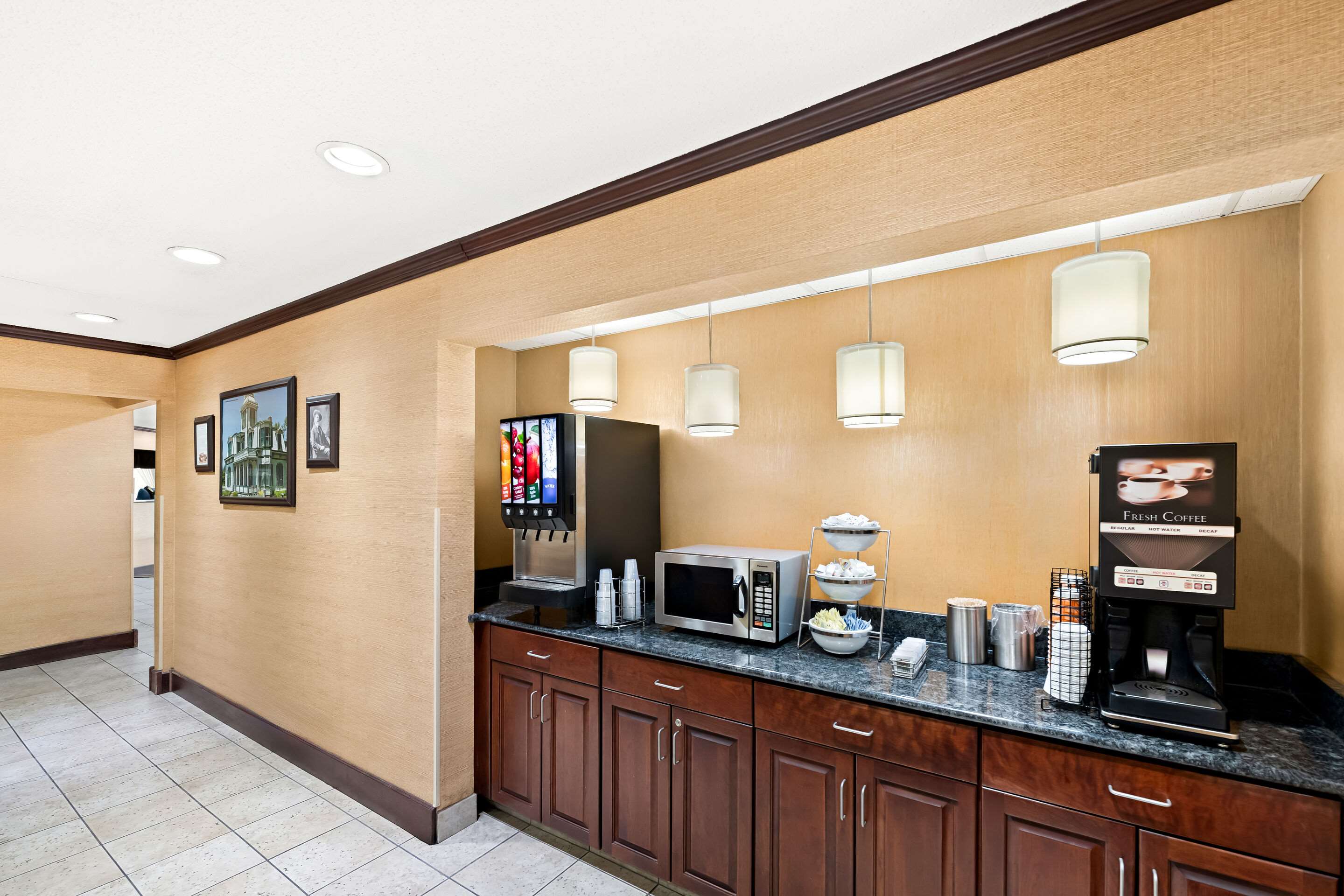 Breakfast area | Quality Inn