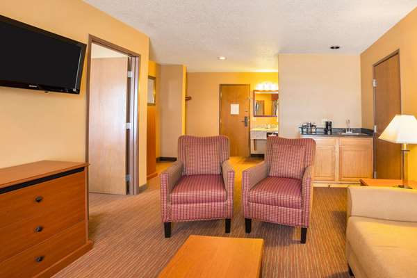 Suite - Quality Inn York - I-80, Exit 353