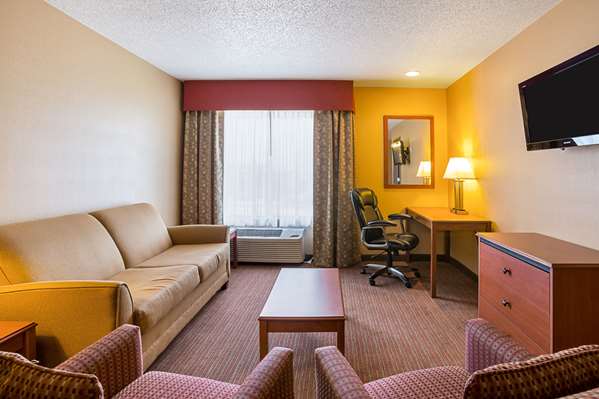 Suite - Quality Inn York - I-80, Exit 353