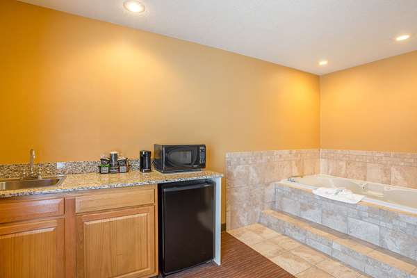 Suite - Quality Inn York - I-80, Exit 353