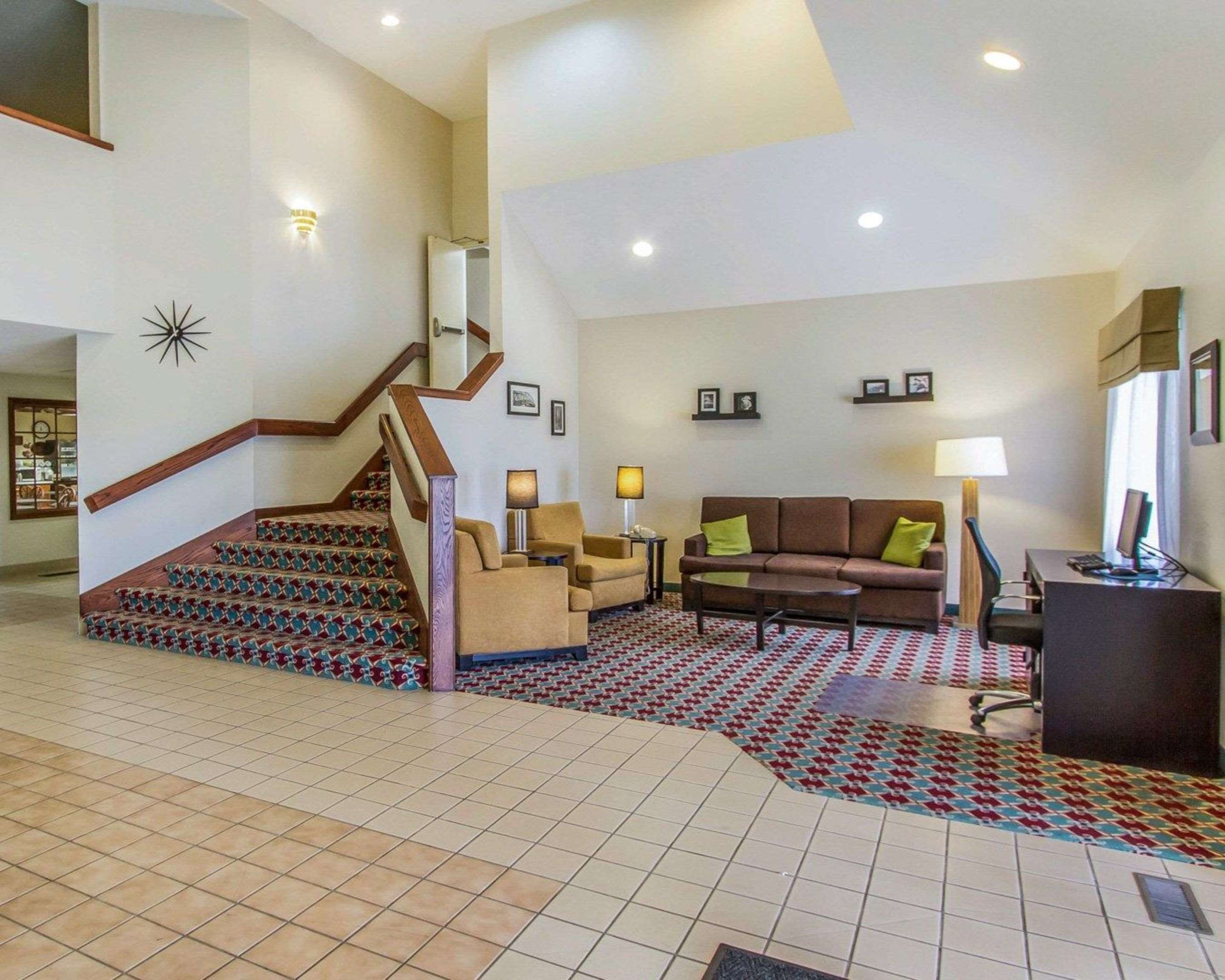 Hotel lobby | Rodeway Inn