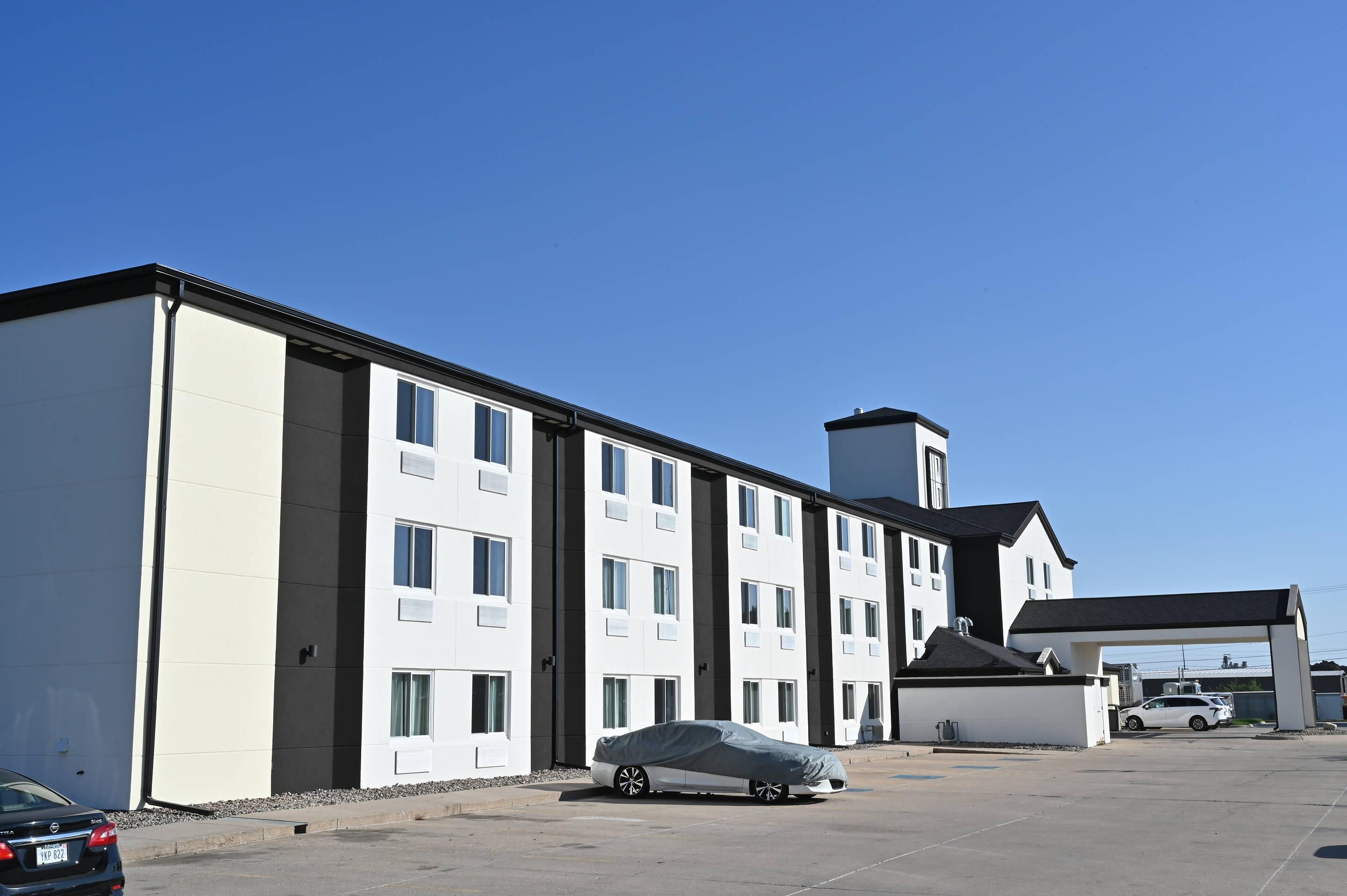 Hotel exterior | Rodeway Inn