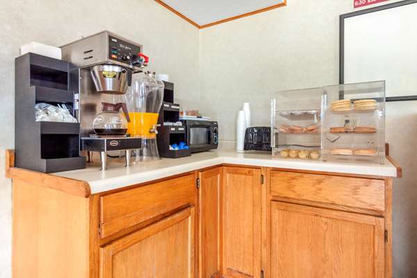 Amenities - Rodeway Inn Blair