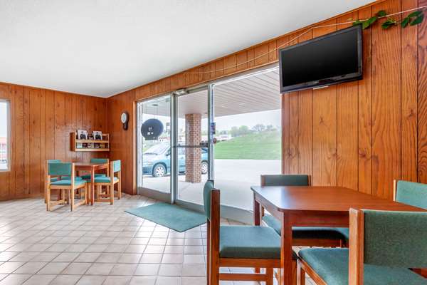 Amenities - Rodeway Inn Blair