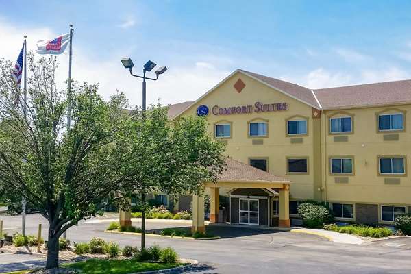 Exterior view - Comfort Suites Omaha