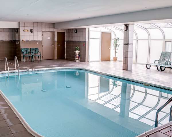 Pool - Comfort Suites Omaha