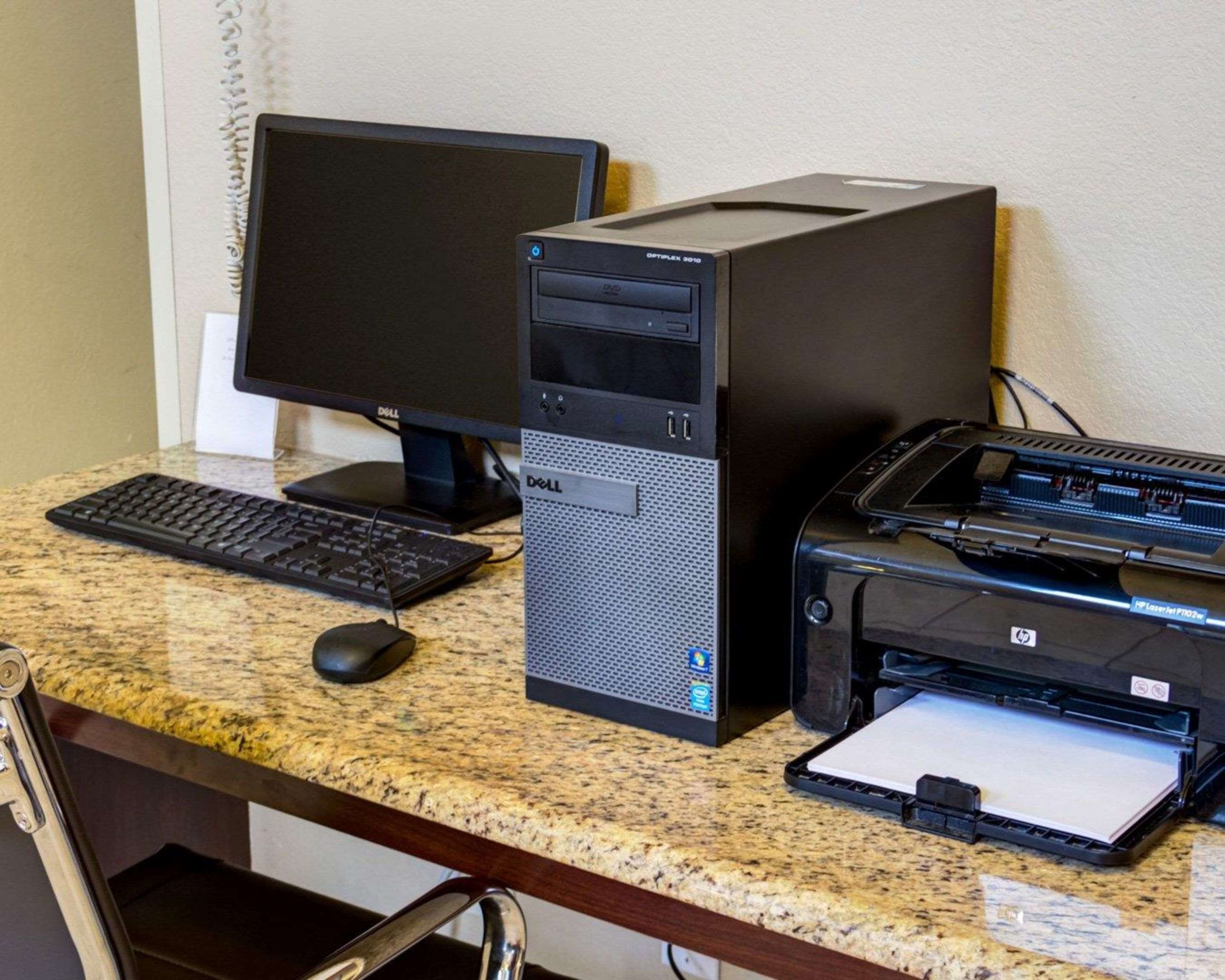 Business center | Comfort Suites Omaha Northwest