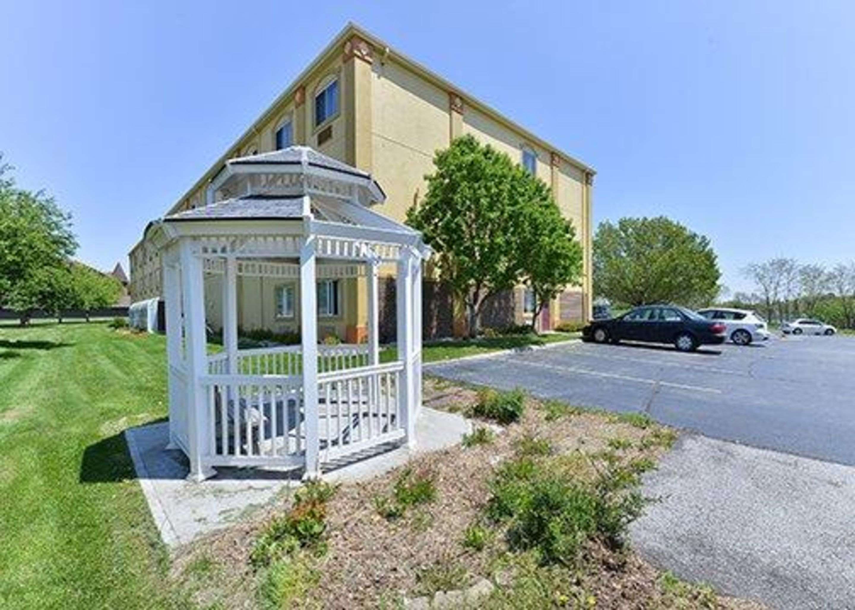 Relax in the hotel's gazebo | Comfort Suites Omaha Northwest