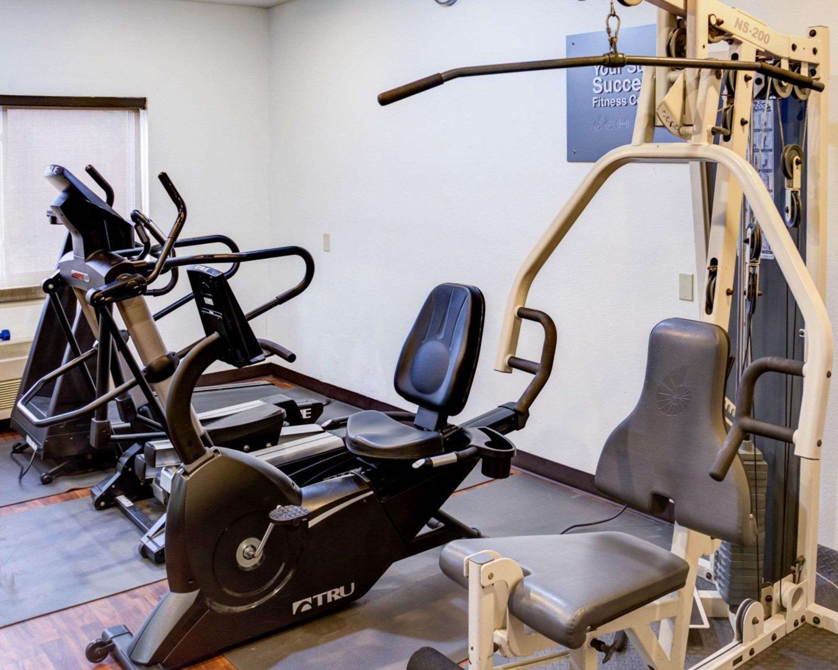 Exercise room | Comfort Suites Omaha Northwest