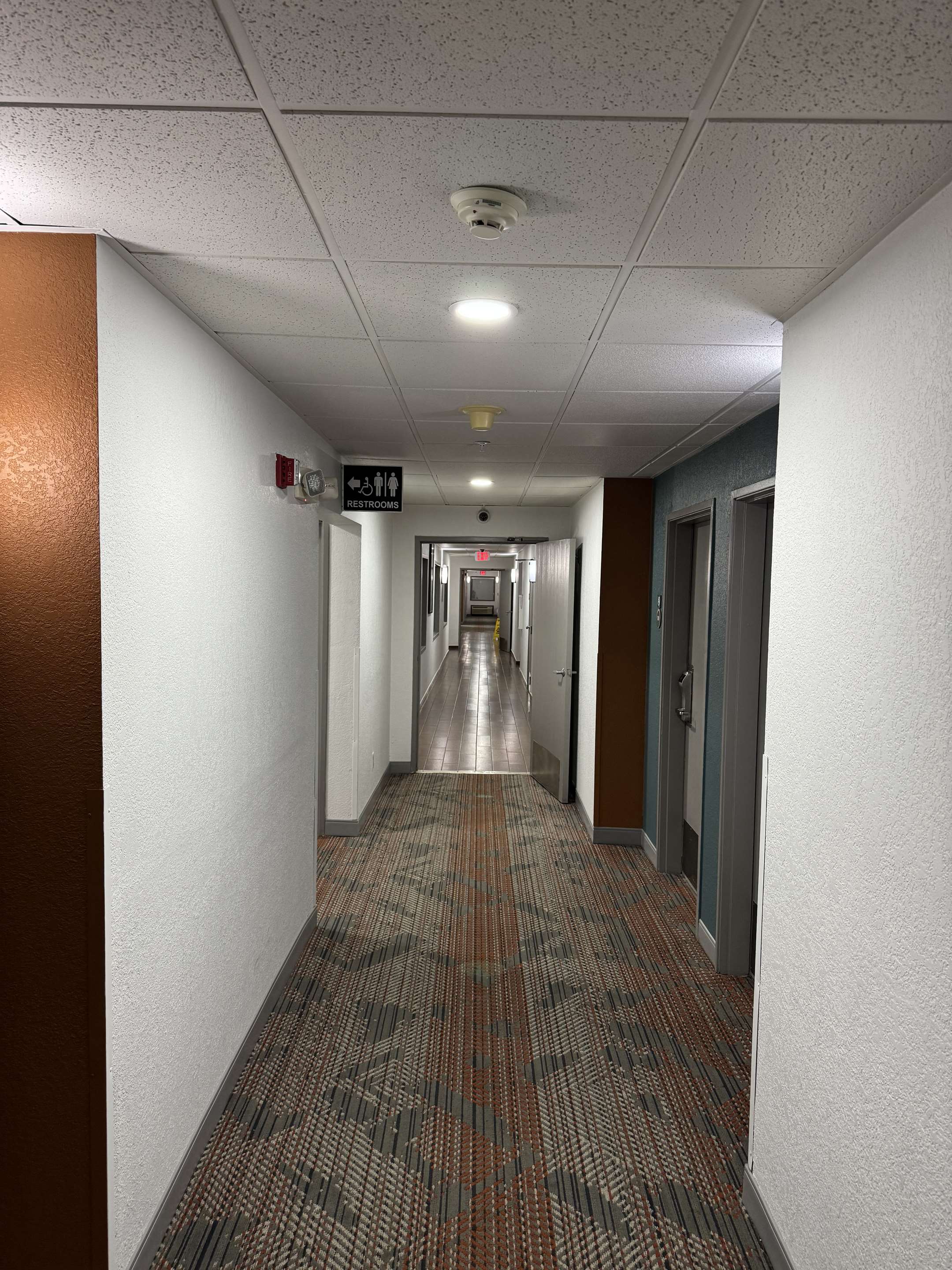 Interior corridors | Comfort Suites Omaha Northwest