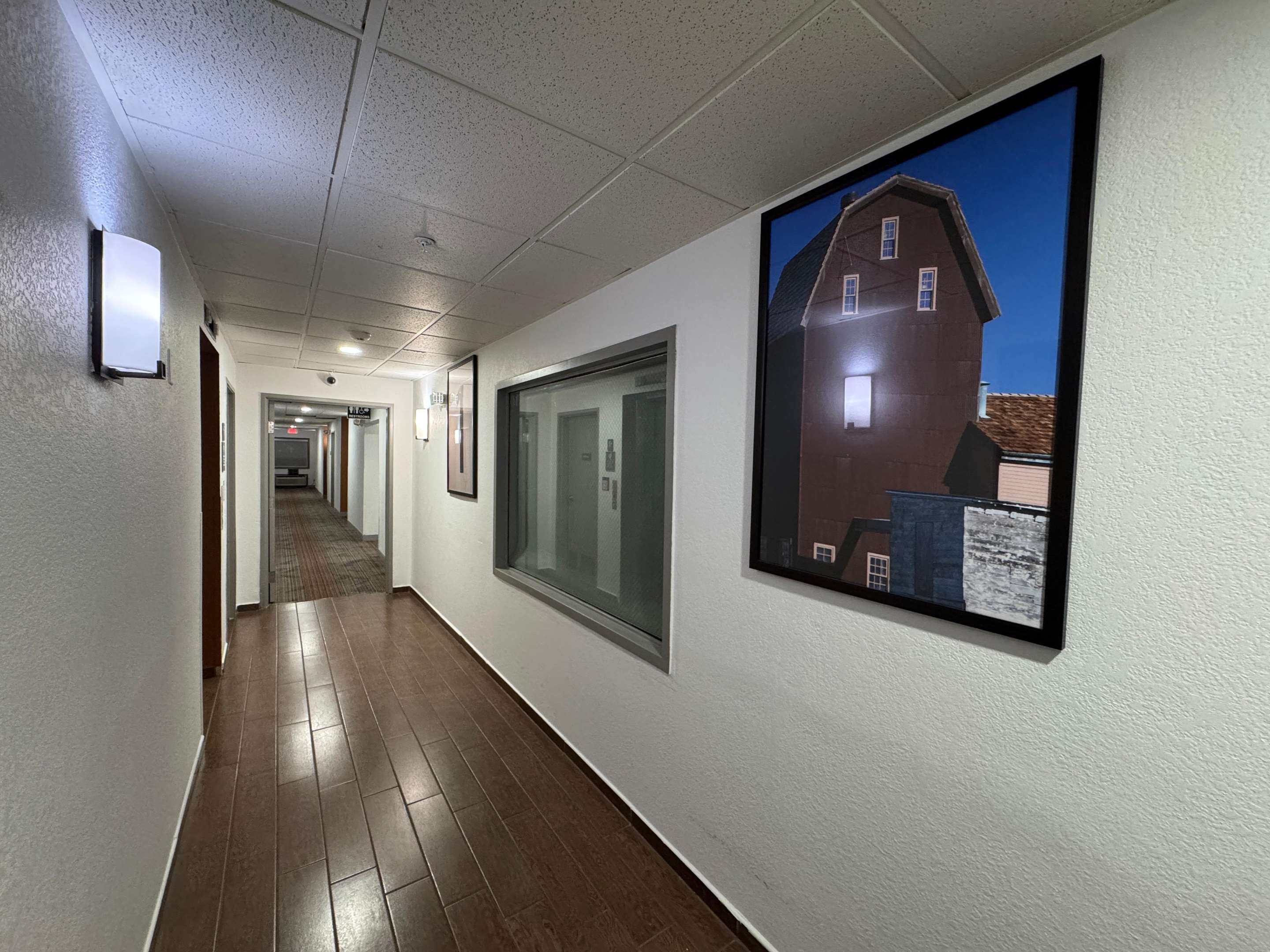 Interior corridors | Comfort Suites Omaha Northwest