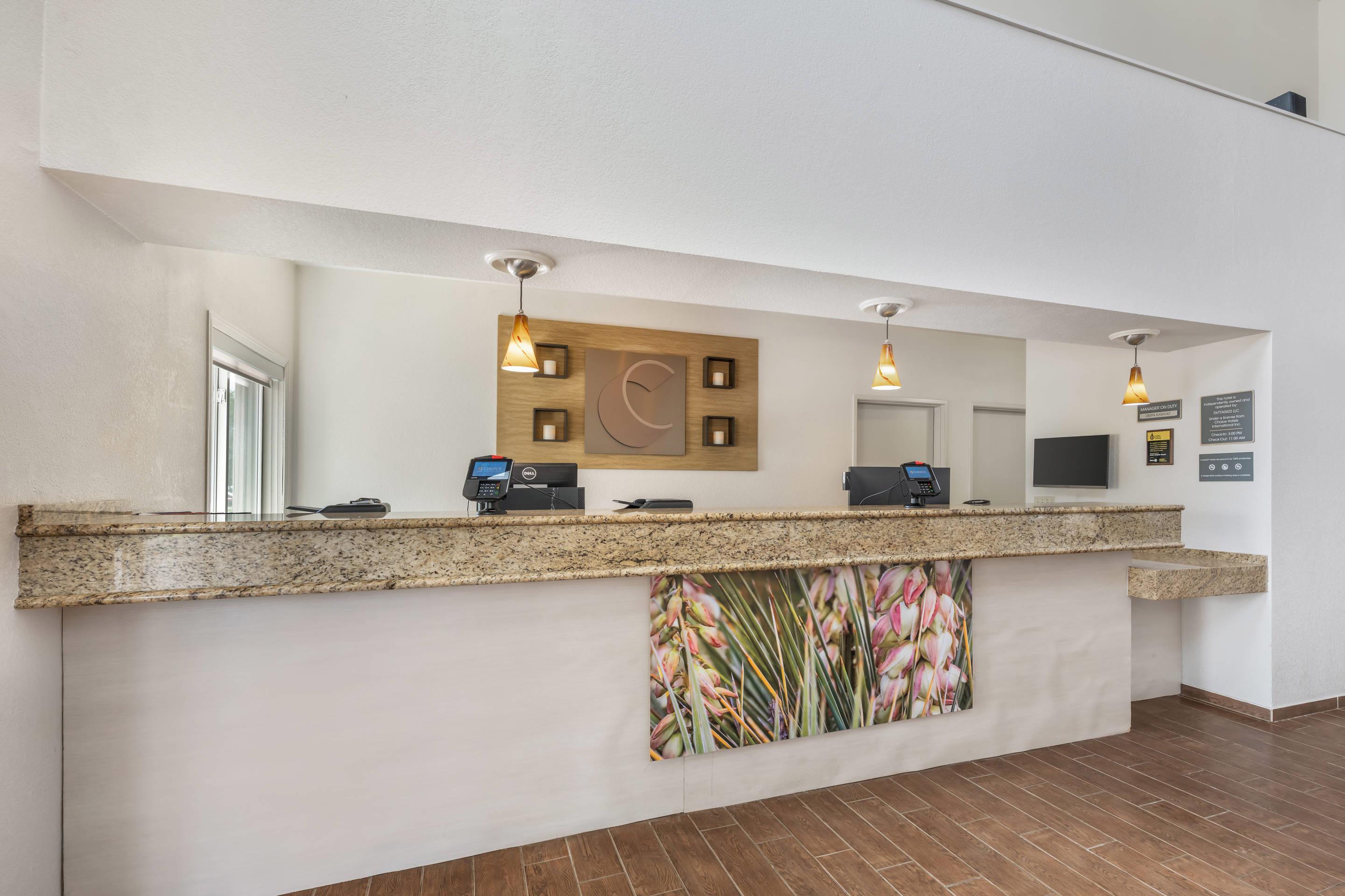 Front desk | Comfort Suites Omaha Northwest
