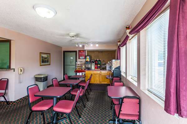 Amenities - Econo Lodge Lincoln - I-80, Exit 399