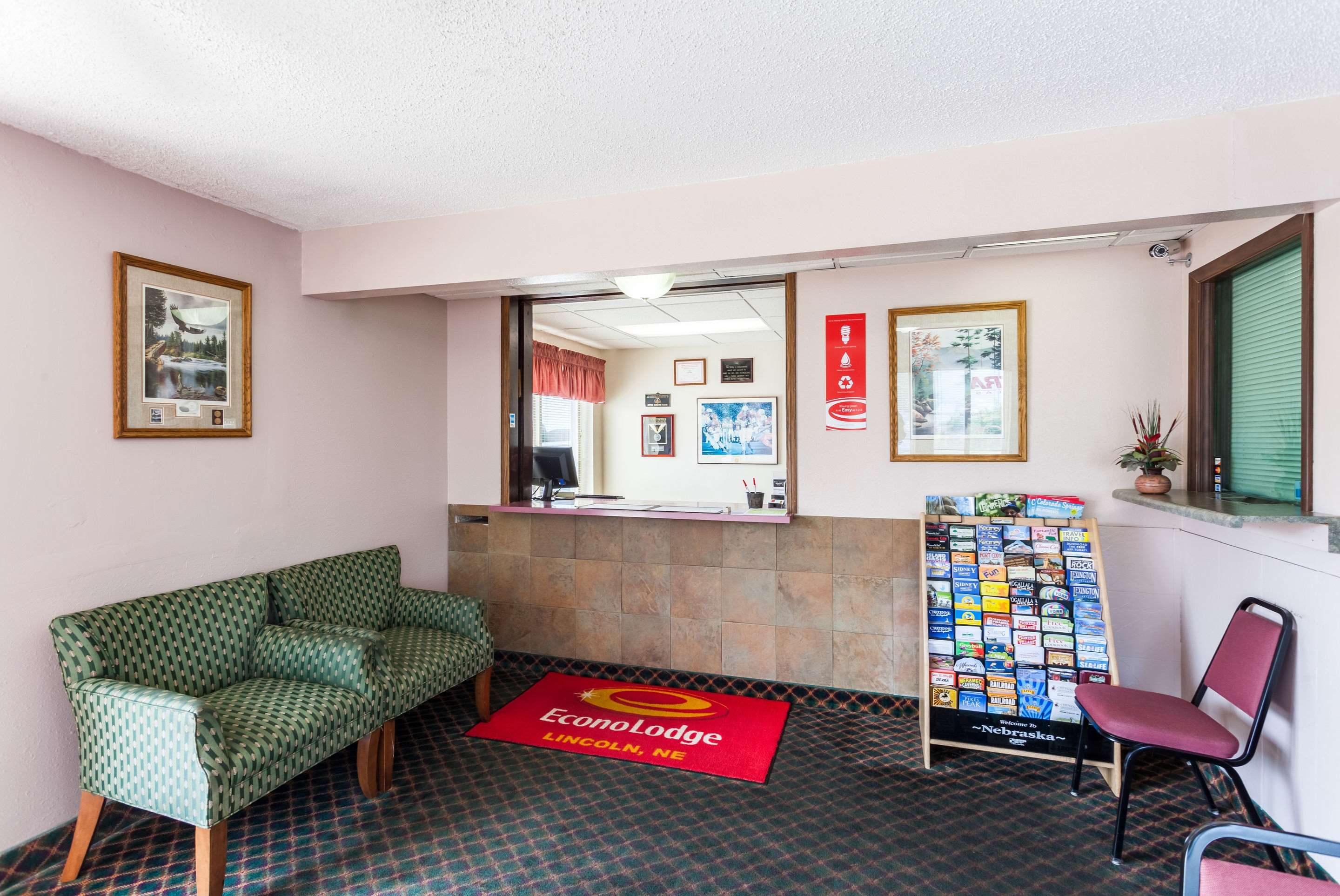 Hotel lobby | Econo Lodge Lincoln