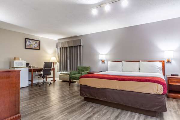 Suite - Econo Lodge Lincoln - I-80, Exit 399