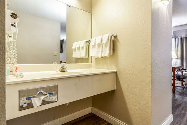Suite - Econo Lodge Lincoln - I-80, Exit 399