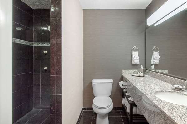  - Norfolk Lodge & Suites