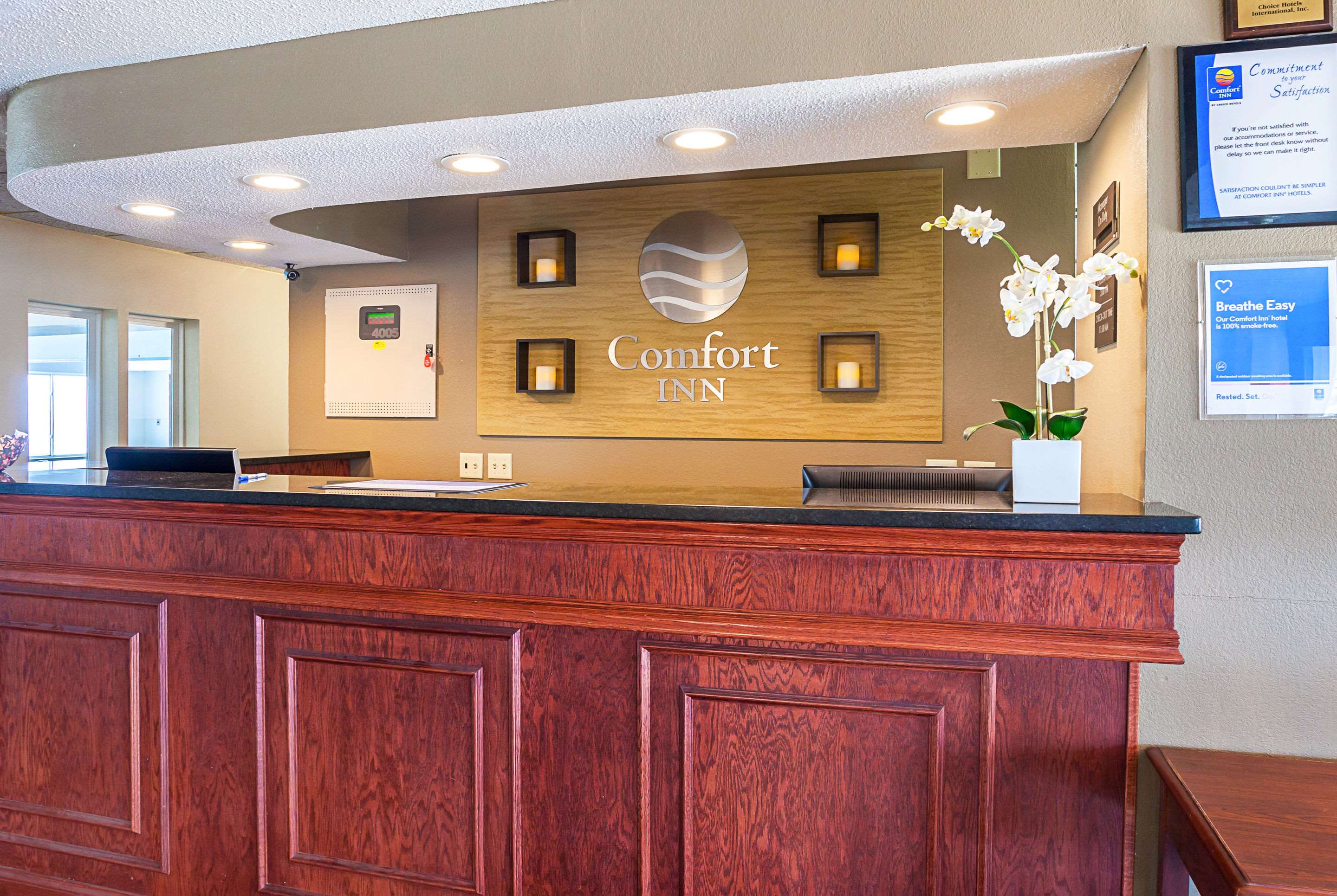 Front desk | Comfort Inn Lincoln I-80