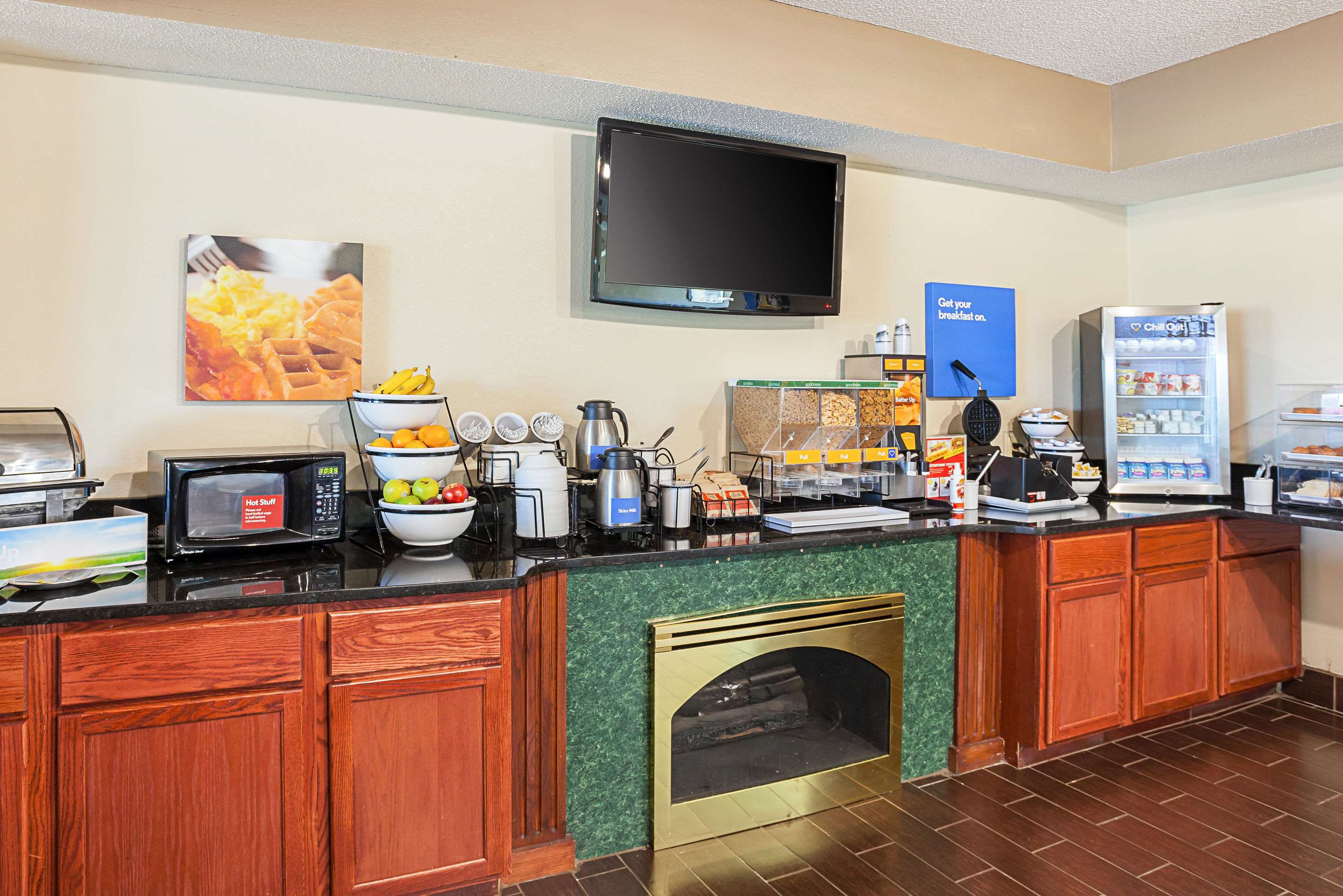 Breakfast counter | Comfort Inn Lincoln I-80