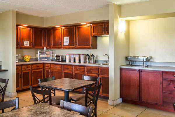 Amenities - Rodeway Inn & Suites Norfolk