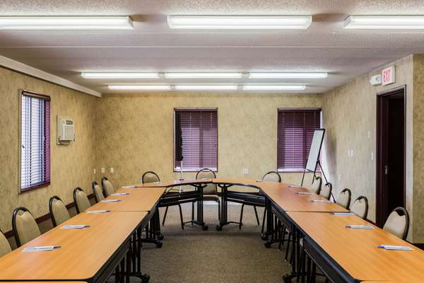  - Rodeway Inn & Suites Norfolk