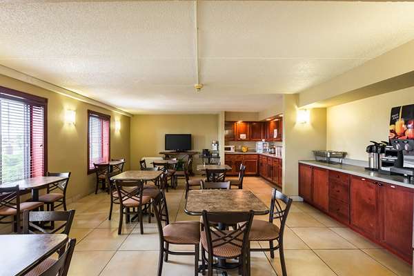 Amenities - Rodeway Inn & Suites Norfolk