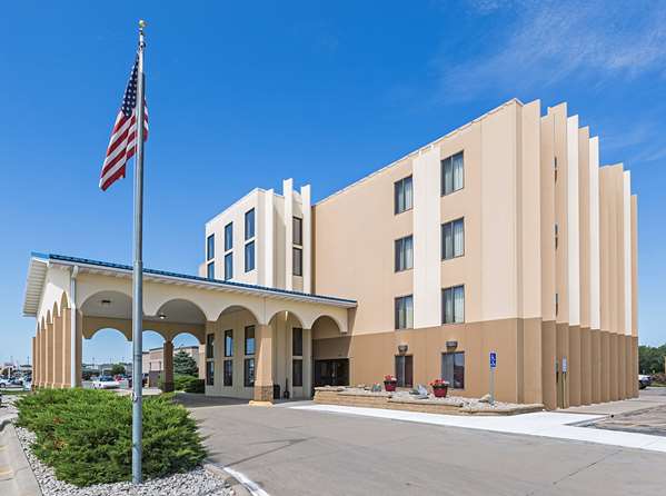 Exterior view - Rodeway Inn & Suites Norfolk
