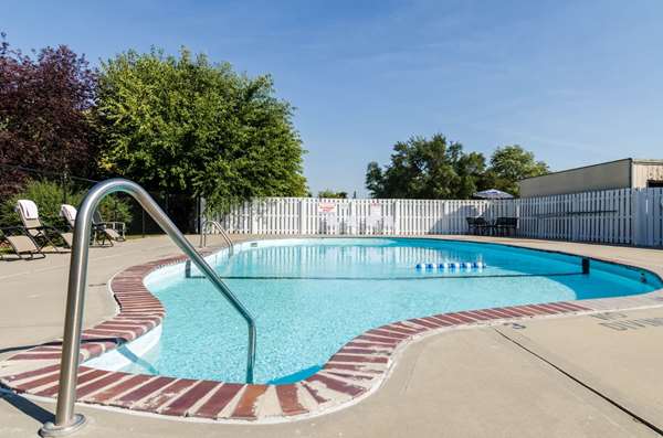 Pool - Rodeway Inn Bellevue