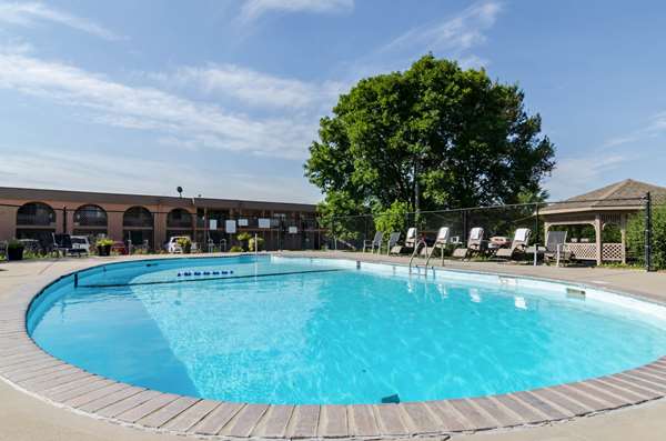 Pool - Rodeway Inn Bellevue