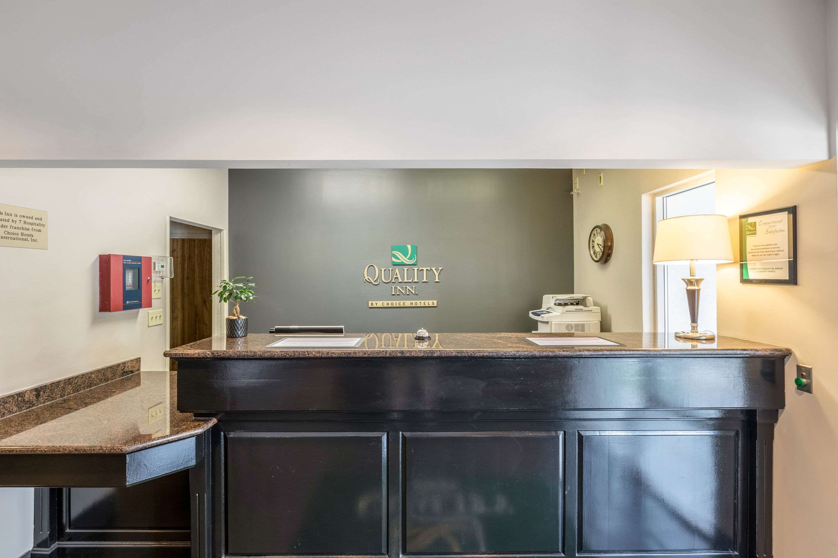 Front desk | Quality Inn