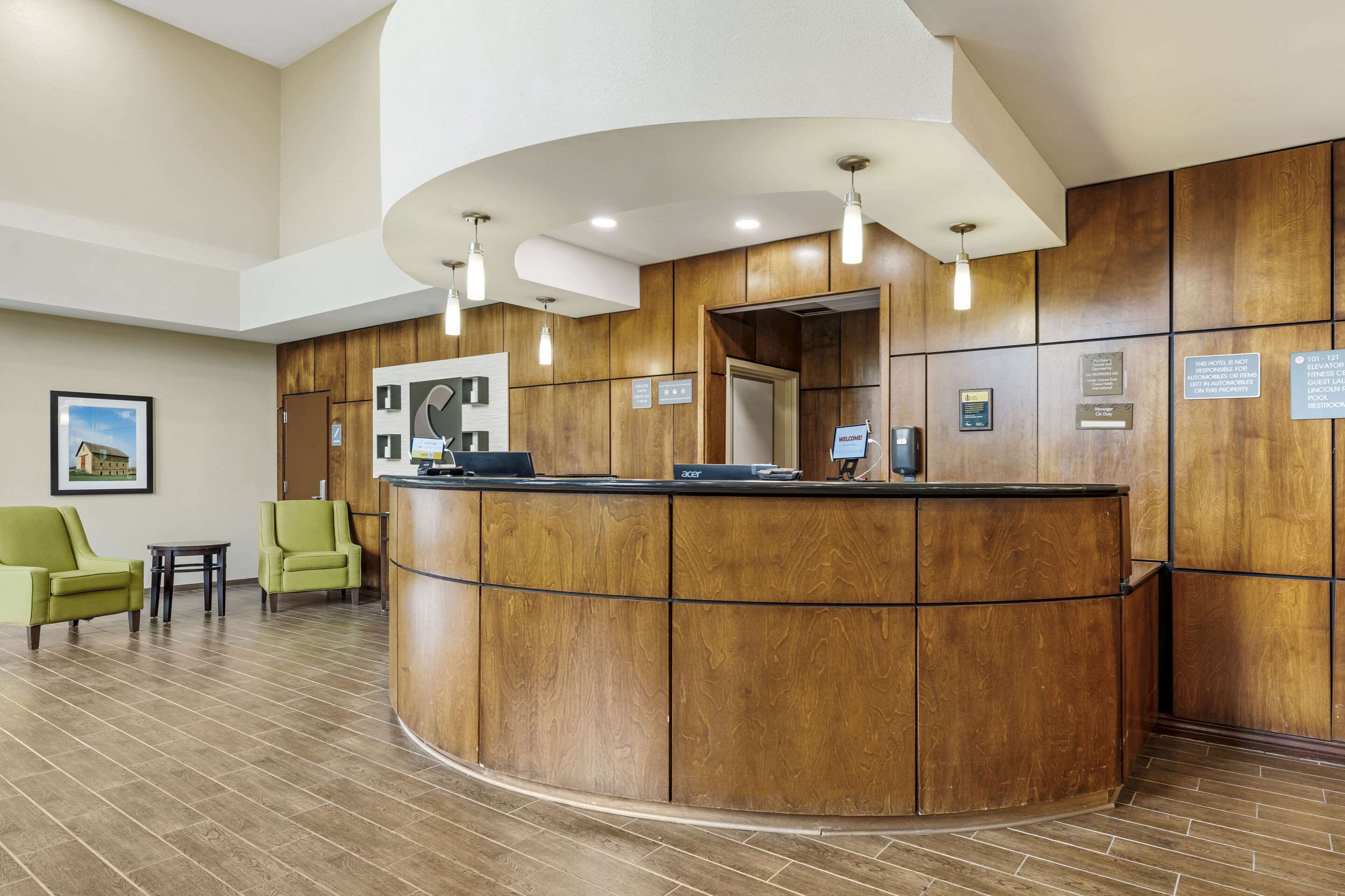 Front desk | Comfort Suites East Lincoln - Mall Area