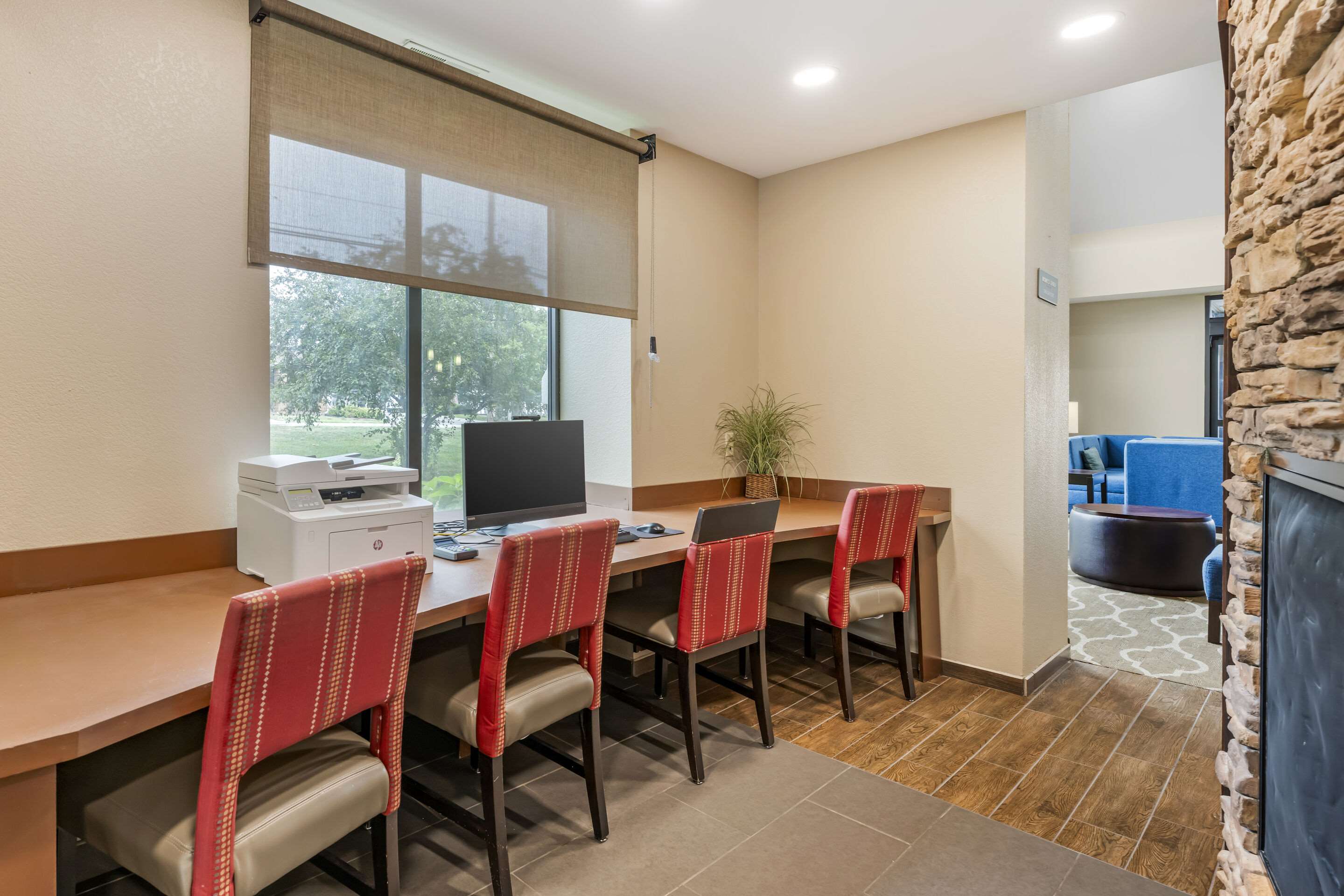 Computer in the lobby | Comfort Suites East Lincoln - Mall Area