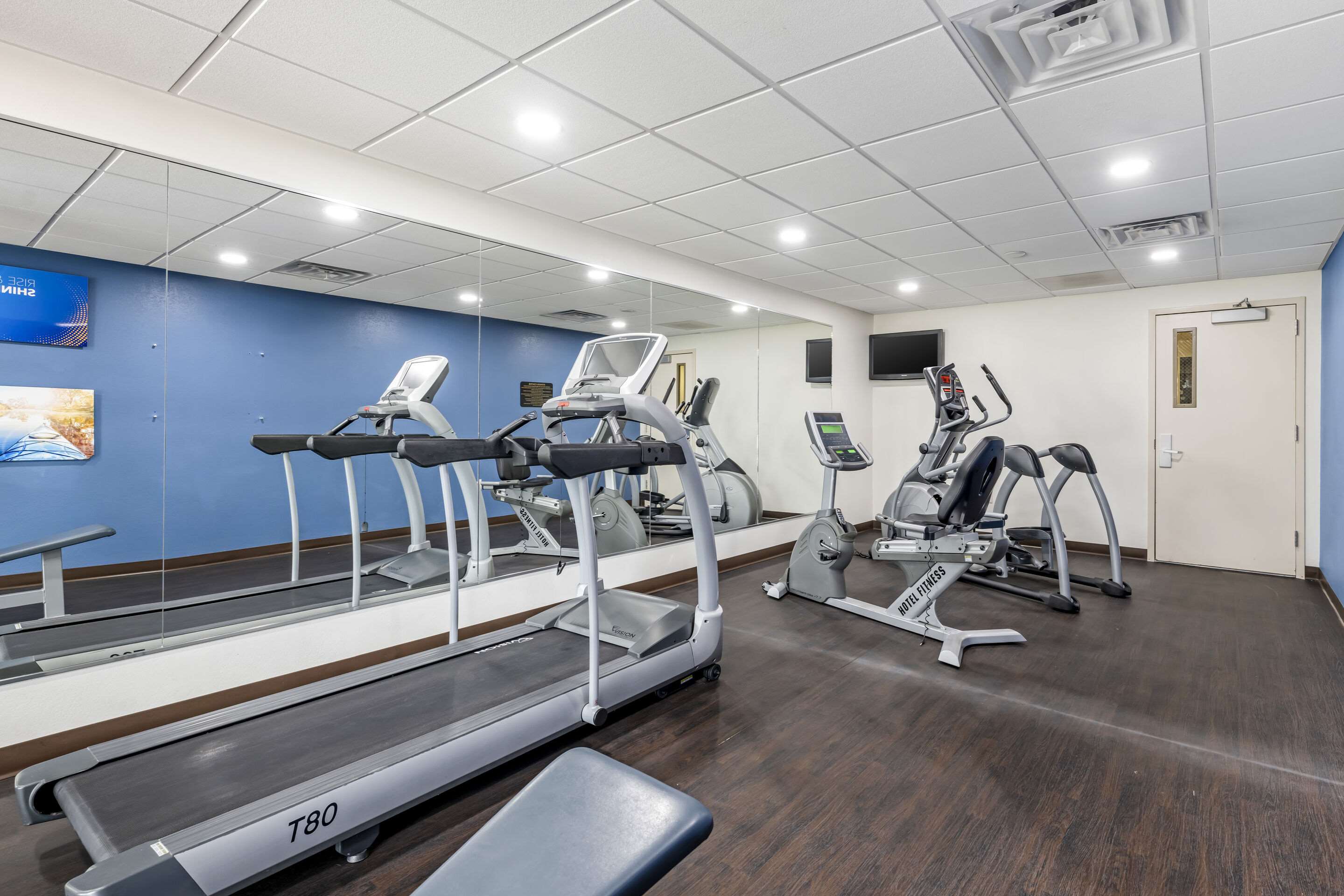 Exercise room | Comfort Suites East Lincoln - Mall Area