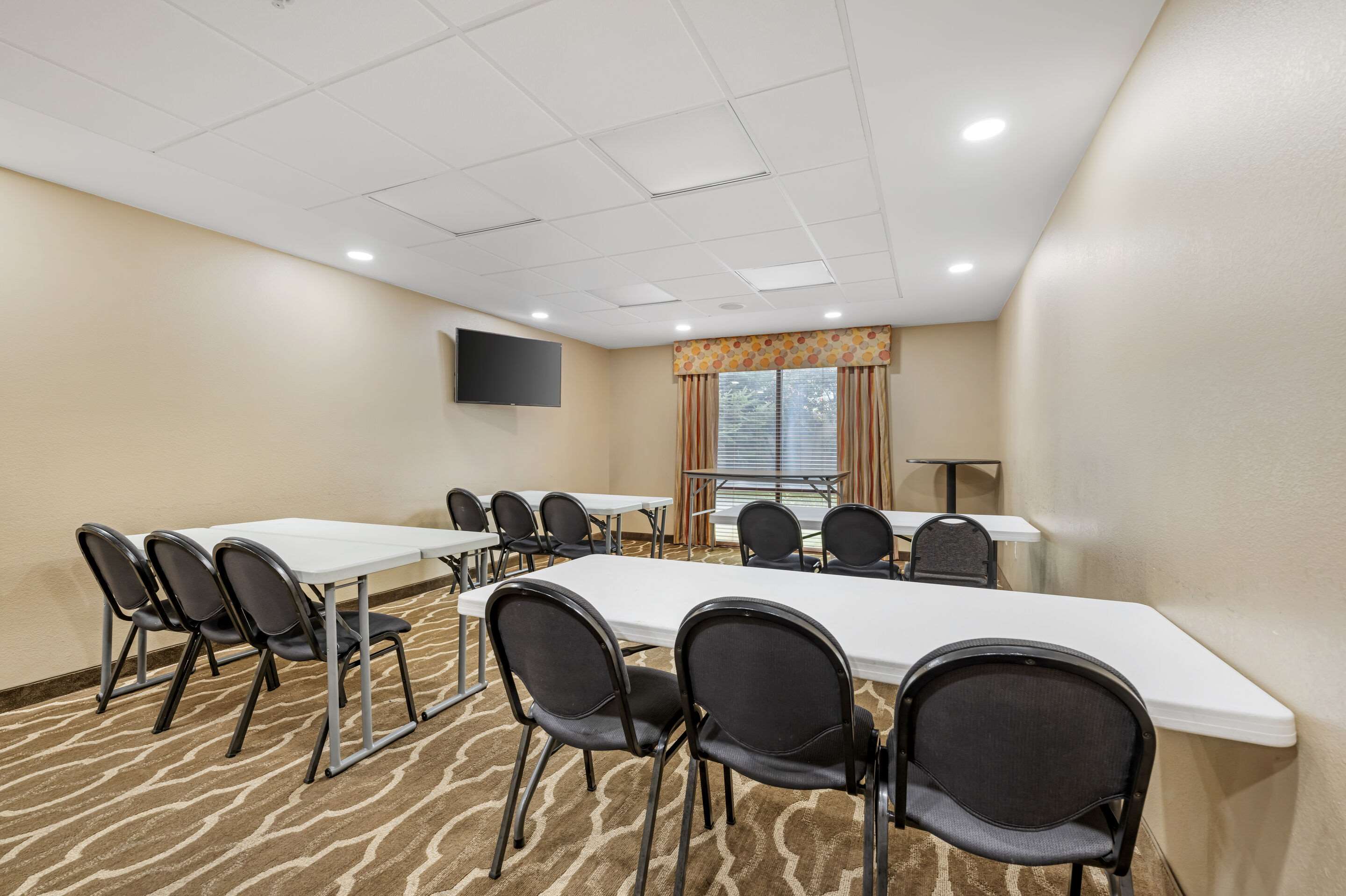 Meeting room | Comfort Suites East Lincoln - Mall Area