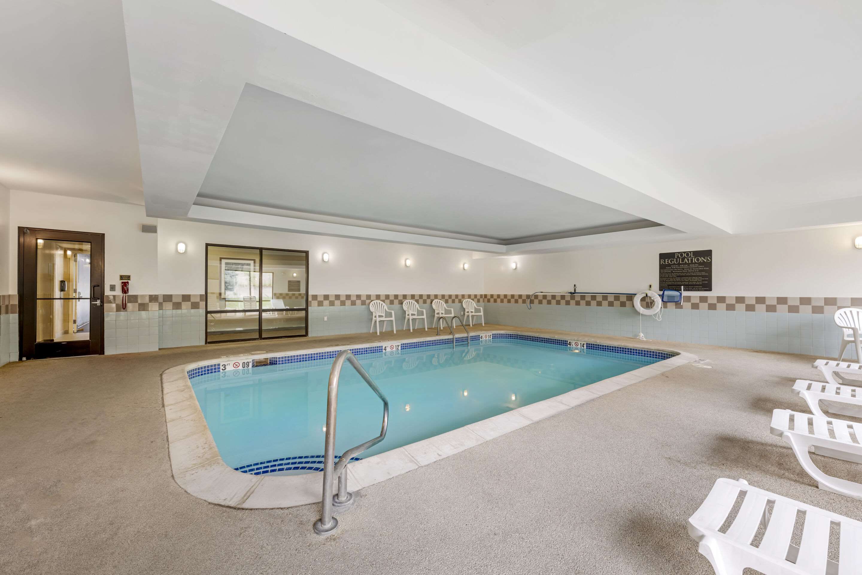 Indoor pool | Comfort Suites East Lincoln - Mall Area